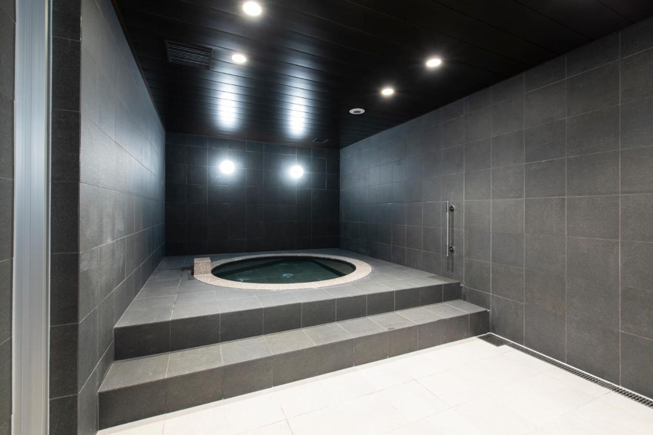 The S3 Wakayama Station Hotel ภายนอก รูปภาพ